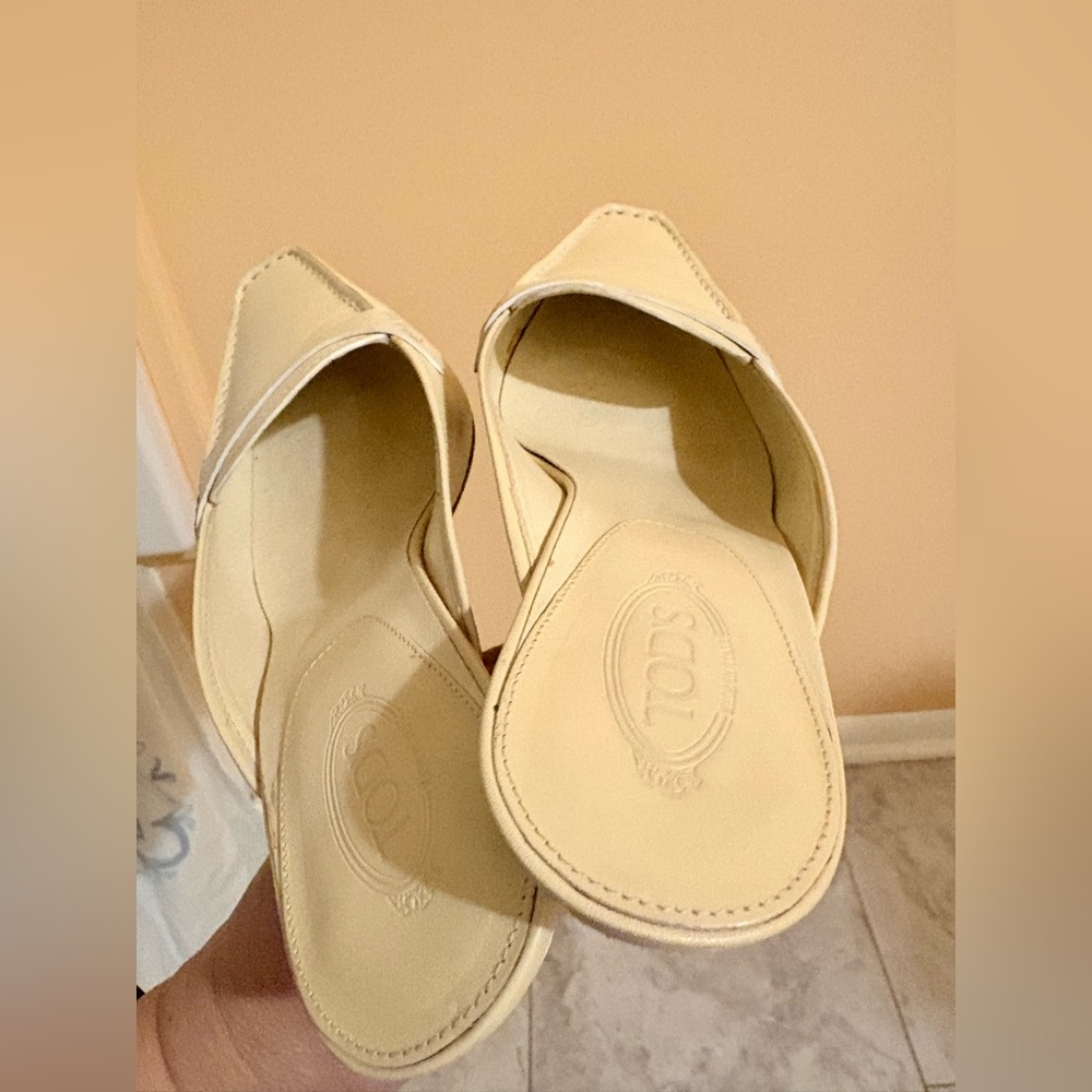 Tod’s Cream Kitten Heels - Picture 3 of 13